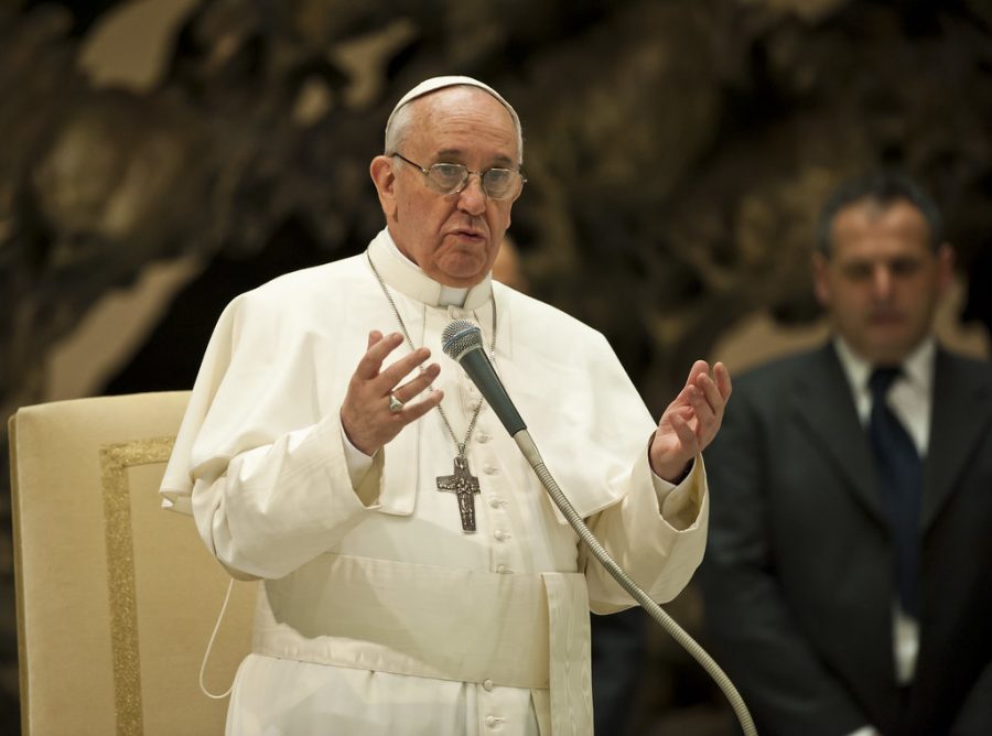 Pope+Francis+answering+the+questions+of+reporters+at+a+press+conference