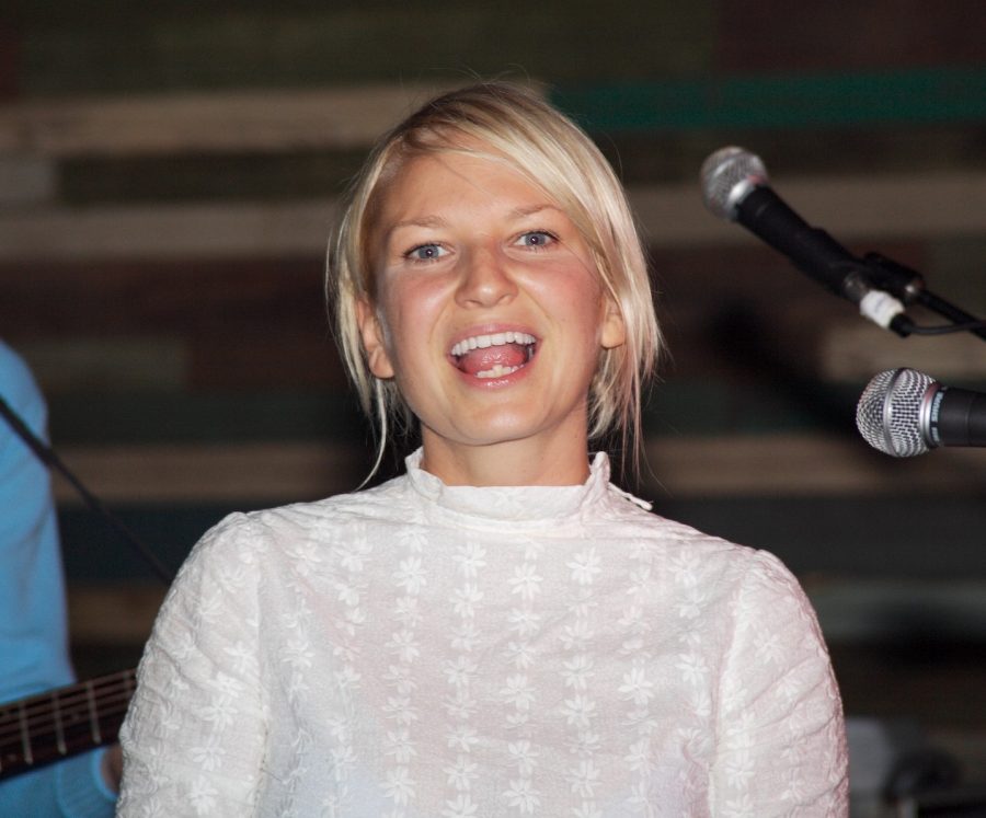 Sia at one of her older performances prior to the film.