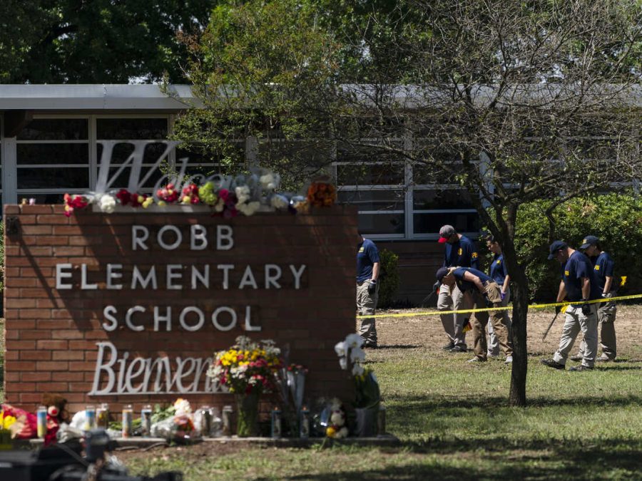 Robb Elementary in Uvlade