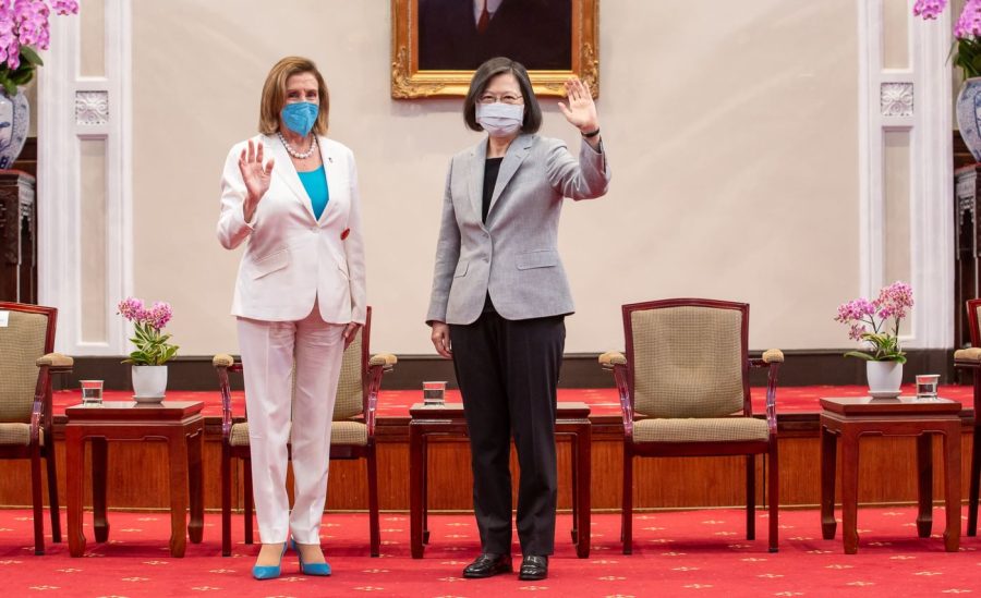 Nancy+Pelosi+and+Taiwanese+President+Tsai+Ing-wen+stand+together+for+a+photo.